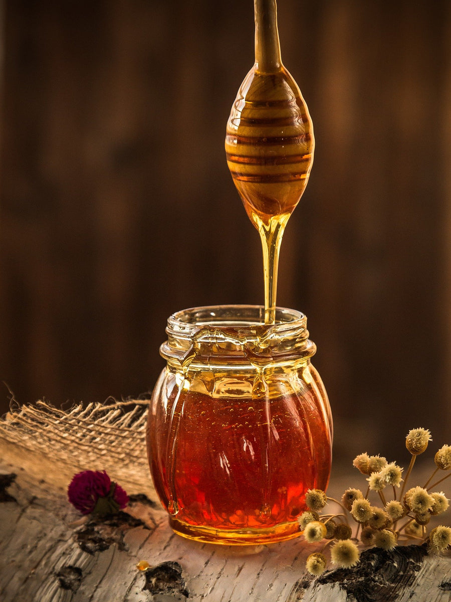 Nature's superfoods: raw honey and herbs